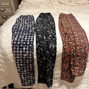 Leggings one size. I’m a medium and they fit perfect